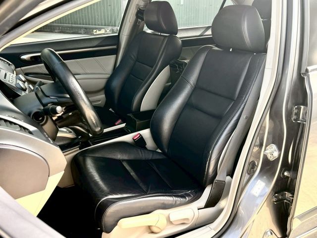 ★SUM模範店認證車　 　　　 ★熱門四門代步車　　　　　★里程保證★電動後視鏡　　　★保養便宜★好開耐操  第6張相片