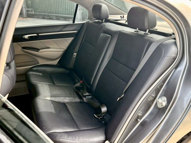 ★SUM模範店認證車　 　　　 ★熱門四門代步車　　　　　★里程保證★電動後視鏡　　　★保養便宜★好開耐操  第7張相片