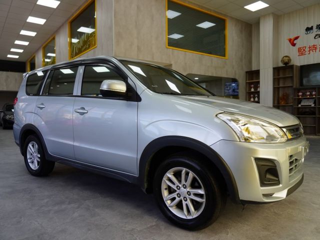 ★SUM模範店家★專業認證　★熱門休旅車款★里程保證　　★定速巡航★里程超低　　　　★空間超級大★載人載貨好方便  第12張相片