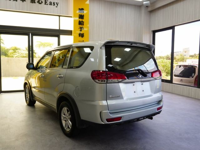 ★SUM模範店家★專業認證　★熱門休旅車款★里程保證　　★定速巡航★里程超低　　　　★空間超級大★載人載貨好方便  第13張相片