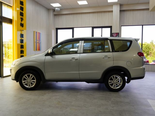 ★SUM模範店家★專業認證　★熱門休旅車款★里程保證　　★定速巡航★里程超低　　　　★空間超級大★載人載貨好方便  第15張相片