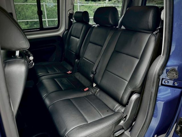 ★SUM模範店家★專業認證　★熱門休旅車款★里程保證　　★稀有7人座★渦輪增壓　　　★空間超級大★稅金便宜  第8張相片