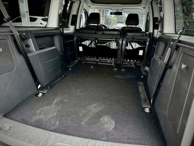 ★SUM模範店家★專業認證　★熱門休旅車款★里程保證　　★稀有7人座★渦輪增壓　　　★空間超級大★稅金便宜  第16張相片