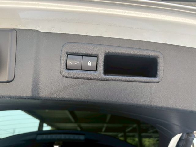 ★SUM模範店家★專業認證　★熱門休旅車款★里程保證　　★ACC自動跟車★盲點偵測　　　★一鍵啟動★倒車影像  第5張相片