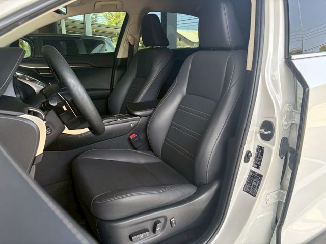 ★SUM模範店家★專業認證　★熱門休旅車款★里程保證　　★ACC自動跟車★盲點偵測　　　★一鍵啟動★倒車影像  第13張相片