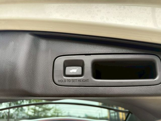 ★SUM模範店家★專業認證　★熱門休旅車款★里程保證　　★ACC自動跟車★全原廠保養　　　★一鍵啟動★倒車影像  第9張相片