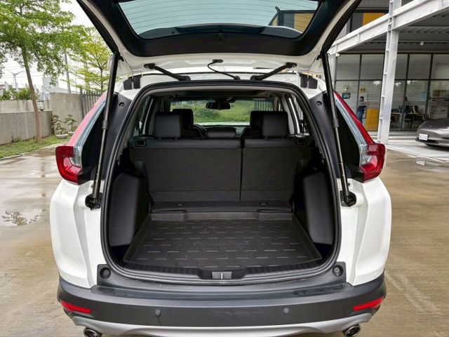 ★SUM模範店家★專業認證　★熱門休旅車款★里程保證　　★ACC自動跟車★全原廠保養　　　★一鍵啟動★倒車影像  第20張相片