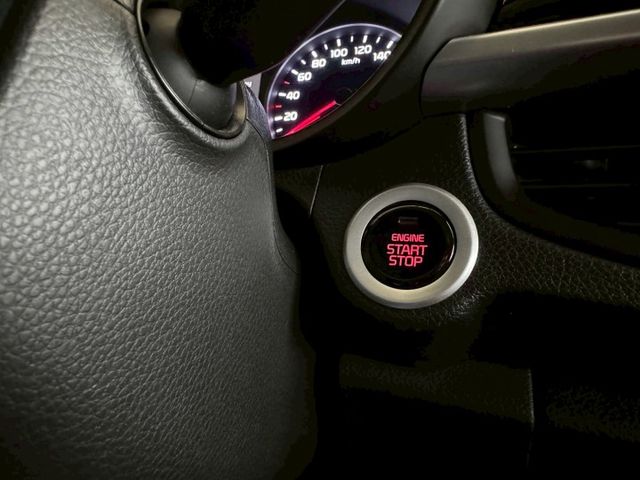 ★SUM模範店家★專業認證　★熱門五門掀背車款　　　　★里程保證★IKEY免持鑰匙　　　★定速巡航★原廠保固中  第5張相片