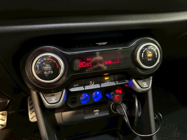 ★SUM模範店家★專業認證　★熱門五門掀背車款　　　　★里程保證★IKEY免持鑰匙　　　★定速巡航★原廠保固中  第7張相片