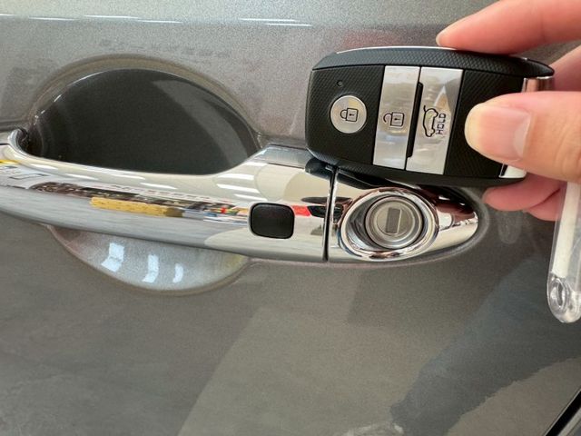 ★SUM模範店家★專業認證　★熱門五門掀背車款　　　　★里程保證★IKEY免持鑰匙　　　★定速巡航★原廠保固中  第8張相片