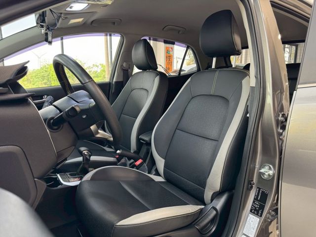 ★SUM模範店家★專業認證　★熱門五門掀背車款　　　　★里程保證★IKEY免持鑰匙　　　★定速巡航★原廠保固中  第10張相片