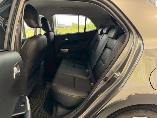 ★SUM模範店家★專業認證　★熱門五門掀背車款　　　　★里程保證★IKEY免持鑰匙　　　★定速巡航★原廠保固中  第11張相片