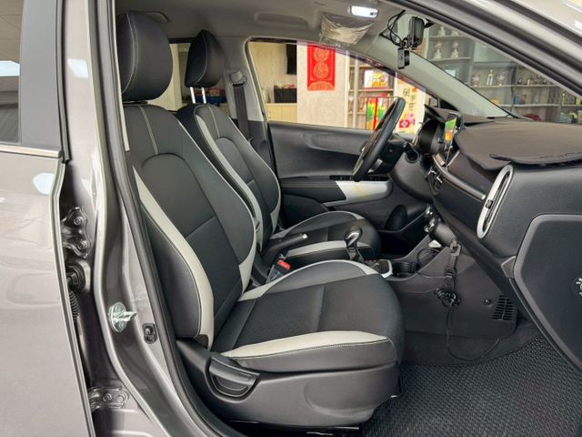 ★SUM模範店家★專業認證　★熱門五門掀背車款　　　　★里程保證★IKEY免持鑰匙　　　★定速巡航★原廠保固中  第12張相片