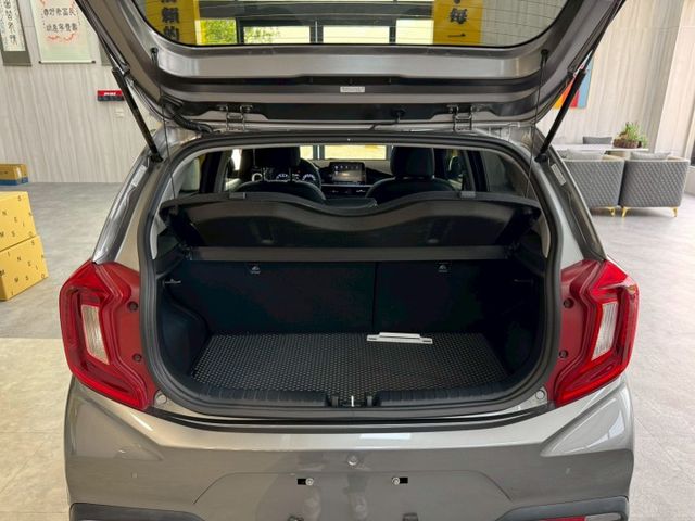 ★SUM模範店家★專業認證　★熱門五門掀背車款　　　　★里程保證★IKEY免持鑰匙　　　★定速巡航★原廠保固中  第19張相片