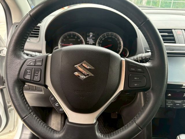 ★SUM模範店家★專業認證　★熱門五門掀背車款　　　　★里程保證★IKEY免持鑰匙　　　★定速巡航★倒車影像  第3張相片