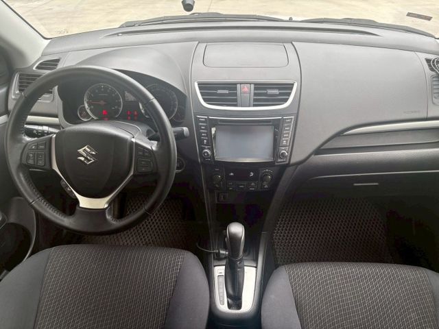 ★SUM模範店家★專業認證　★熱門五門掀背車款　　　　★里程保證★IKEY免持鑰匙　　　★定速巡航★倒車影像  第6張相片