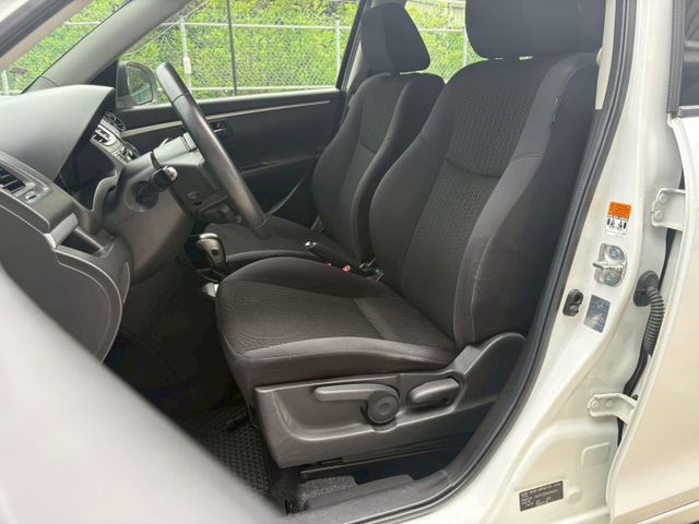 ★SUM模範店家★專業認證　★熱門五門掀背車款　　　　★里程保證★IKEY免持鑰匙　　　★定速巡航★倒車影像  第7張相片