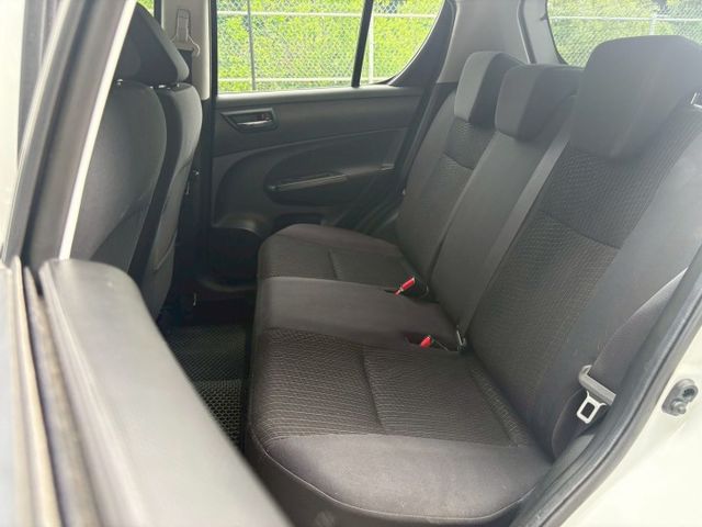 ★SUM模範店家★專業認證　★熱門五門掀背車款　　　　★里程保證★IKEY免持鑰匙　　　★定速巡航★倒車影像  第8張相片