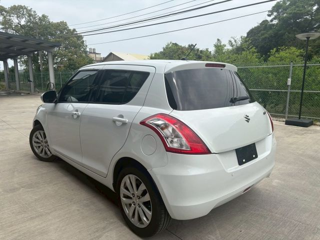 ★SUM模範店家★專業認證　★熱門五門掀背車款　　　　★里程保證★IKEY免持鑰匙　　　★定速巡航★倒車影像  第13張相片