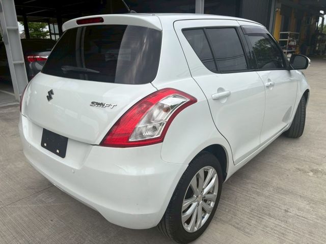 ★SUM模範店家★專業認證　★熱門五門掀背車款　　　　★里程保證★IKEY免持鑰匙　　　★定速巡航★倒車影像  第15張相片