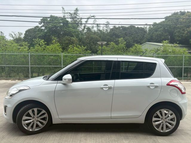 ★SUM模範店家★專業認證　★熱門五門掀背車款　　　　★里程保證★IKEY免持鑰匙　　　★定速巡航★倒車影像  第16張相片