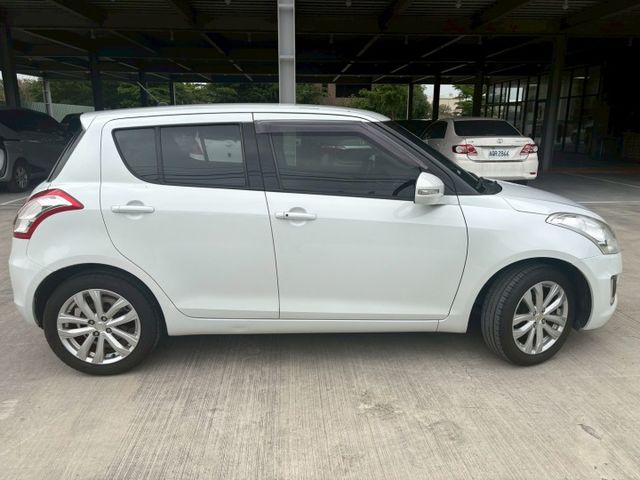 ★SUM模範店家★專業認證　★熱門五門掀背車款　　　　★里程保證★IKEY免持鑰匙　　　★定速巡航★倒車影像  第17張相片