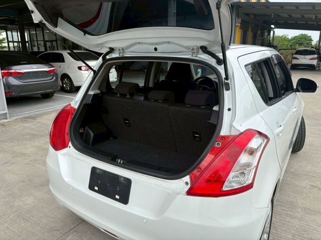 ★SUM模範店家★專業認證　★熱門五門掀背車款　　　　★里程保證★IKEY免持鑰匙　　　★定速巡航★倒車影像  第18張相片