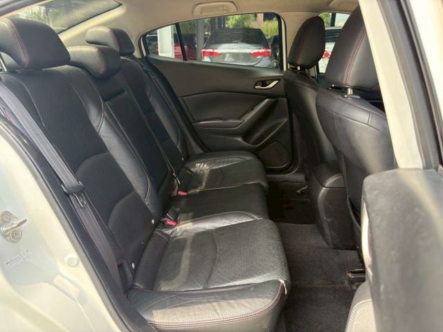 ★SUM模範店認證車　 　　　  ★熱門四門轎車款　　　　　★里程保證★IKEY免持鑰匙　　　★循跡防滑★倒車影像  第12張相片