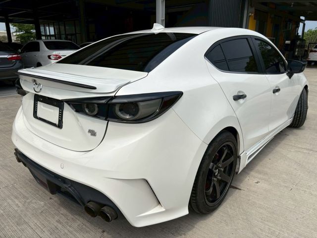 ★SUM模範店認證車　 　　　  ★熱門四門轎車款　　　　　★里程保證★IKEY免持鑰匙　　　★循跡防滑★倒車影像  第17張相片