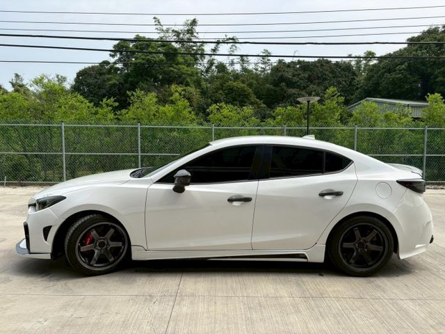 ★SUM模範店認證車　 　　　  ★熱門四門轎車款　　　　　★里程保證★IKEY免持鑰匙　　　★循跡防滑★倒車影像  第18張相片