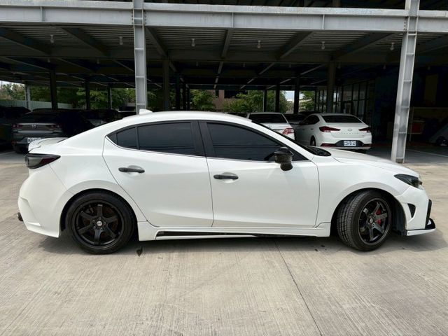 ★SUM模範店認證車　 　　　  ★熱門四門轎車款　　　　　★里程保證★IKEY免持鑰匙　　　★循跡防滑★倒車影像  第19張相片