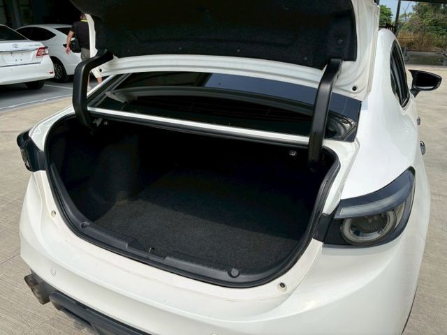 ★SUM模範店認證車　 　　　  ★熱門四門轎車款　　　　　★里程保證★IKEY免持鑰匙　　　★循跡防滑★倒車影像  第20張相片