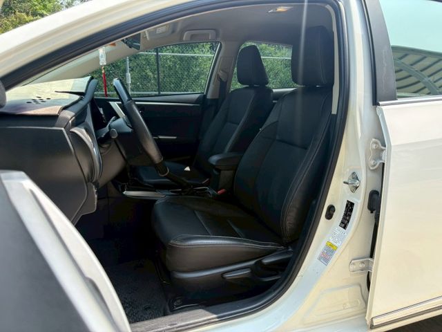 ★SUM模範店認證車　 　　　  ★熱門四門轎車款　　　　　★里程保證★IKEY免持鑰匙　　　★數位恆溫★倒車影像  第6張相片