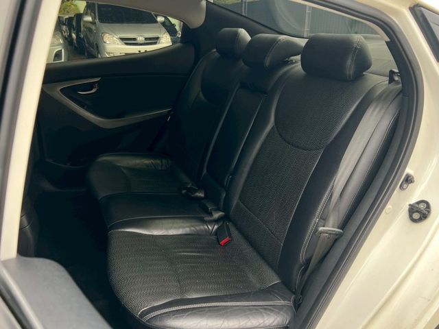 ★SUM模範店認證車　 　　　  ★熱門四門轎車款　　　　　★里程保證★定速巡航　　　　★電動調整座椅★倒車影像  第8張相片
