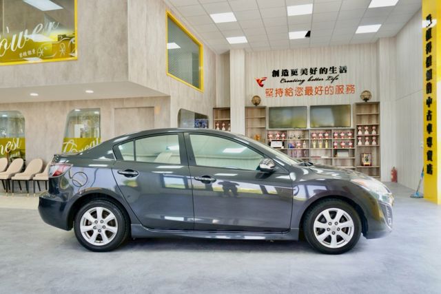 ★SUM模範店家★專業認證　★熱門四門轎車款．．　　　★里程保證★多功能數位影音　★方向盤換檔撥片★倒車影像  第12張相片