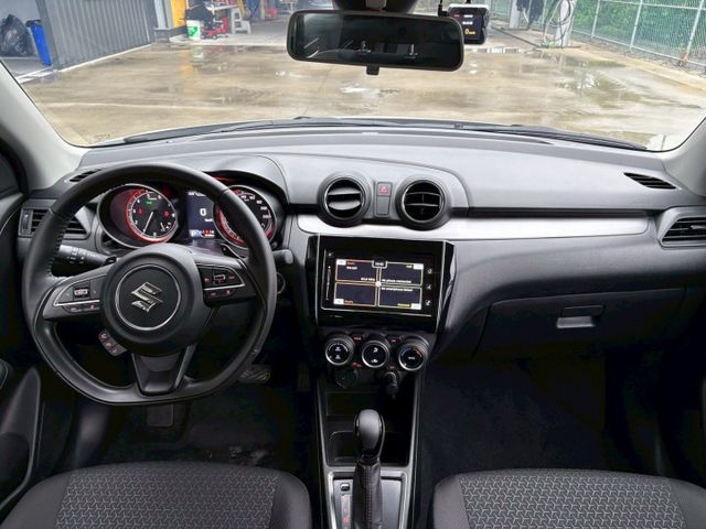 ★SUM模範店家★專業認證　★熱門五門掀背車款　　　　★里程保證★方向盤換檔撥片　　　★燃料稅+牌照稅超便宜  第8張相片