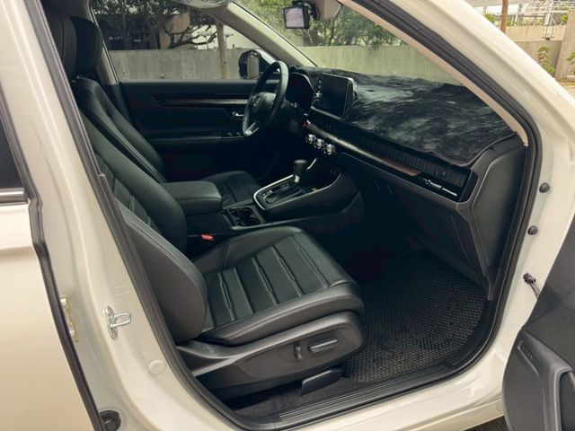 ★SUM模範店家★專業認證　★熱門休旅車款★里程保證　　★ACC自動跟車★BOSE音響　　　★電動尾門★倒車影像  第15張相片