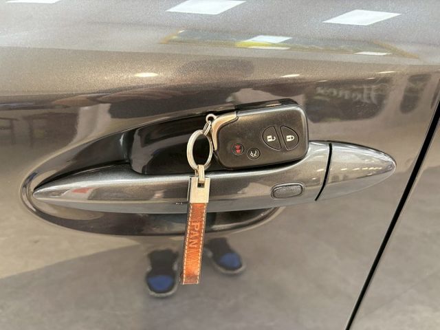★SUM模範店認證車　 　　　  ★熱門四門代步車　　　　　★里程保證★IKEY免持鑰匙　　　★方向盤換檔撥片★一鍵啟動  第3張相片