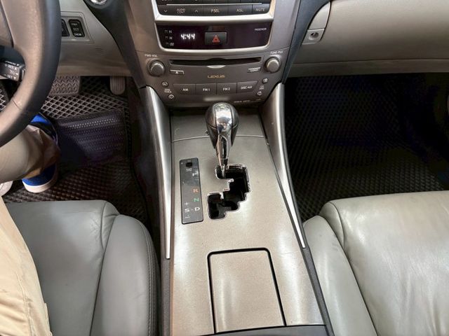 ★SUM模範店認證車　 　　　  ★熱門四門代步車　　　　　★里程保證★IKEY免持鑰匙　　　★方向盤換檔撥片★一鍵啟動  第6張相片