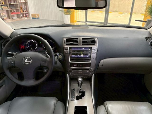 ★SUM模範店認證車　 　　　  ★熱門四門代步車　　　　　★里程保證★IKEY免持鑰匙　　　★方向盤換檔撥片★一鍵啟動  第7張相片