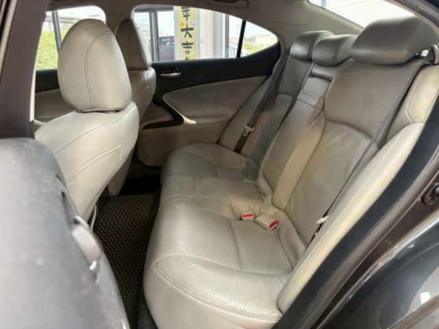 ★SUM模範店認證車　 　　　  ★熱門四門代步車　　　　　★里程保證★IKEY免持鑰匙　　　★方向盤換檔撥片★一鍵啟動  第9張相片