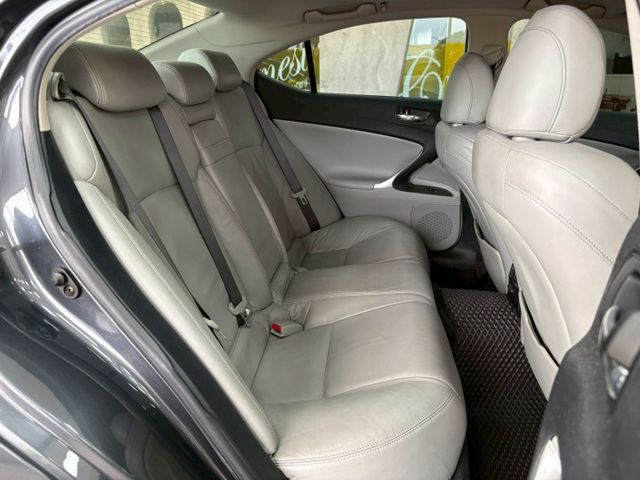 ★SUM模範店認證車　 　　　  ★熱門四門代步車　　　　　★里程保證★IKEY免持鑰匙　　　★方向盤換檔撥片★一鍵啟動  第11張相片