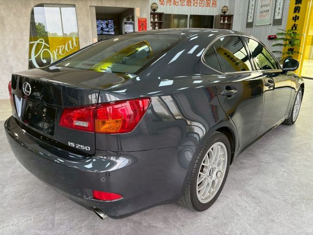 ★SUM模範店認證車　 　　　  ★熱門四門代步車　　　　　★里程保證★IKEY免持鑰匙　　　★方向盤換檔撥片★一鍵啟動  第16張相片