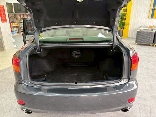 ★SUM模範店認證車　 　　　  ★熱門四門代步車　　　　　★里程保證★IKEY免持鑰匙　　　★方向盤換檔撥片★一鍵啟動  第19張相片