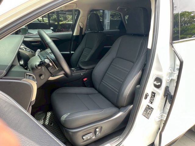 ★SUM模範店家★專業認證　★熱門休旅車款★里程保證　　★ACC自動跟車★盲點偵測　　　★一鍵啟動★倒車影像  第11張相片