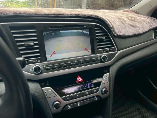 ★SUM模範店認證車　 　　　  ★熱門四門轎車款　　　　　★里程保證★IKEY免持鑰匙　　　★定速巡航★倒車影像  第5張相片