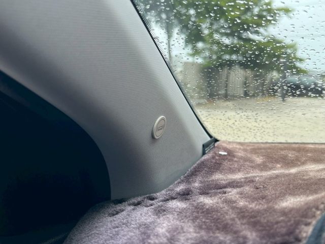 ★SUM模範店認證車　 　　　  ★熱門四門轎車款　　　　　★里程保證★IKEY免持鑰匙　　　★定速巡航★倒車影像  第6張相片