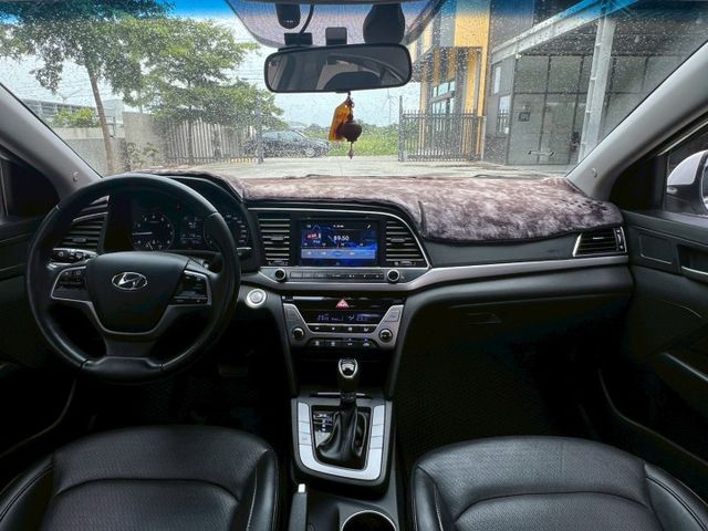★SUM模範店認證車　 　　　  ★熱門四門轎車款　　　　　★里程保證★IKEY免持鑰匙　　　★定速巡航★倒車影像  第7張相片