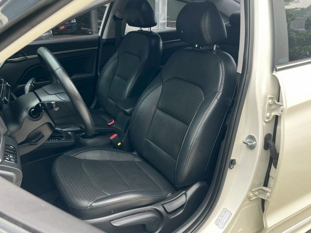★SUM模範店認證車　 　　　  ★熱門四門轎車款　　　　　★里程保證★IKEY免持鑰匙　　　★定速巡航★倒車影像  第8張相片