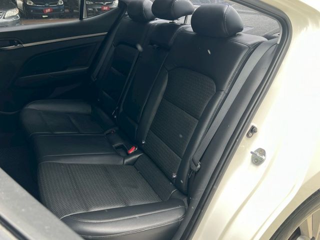 ★SUM模範店認證車　 　　　  ★熱門四門轎車款　　　　　★里程保證★IKEY免持鑰匙　　　★定速巡航★倒車影像  第9張相片